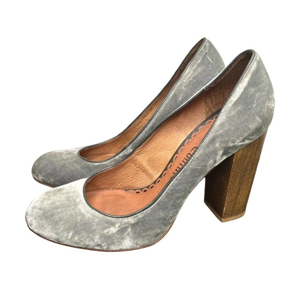 juicy couture grey velvet heels. 10